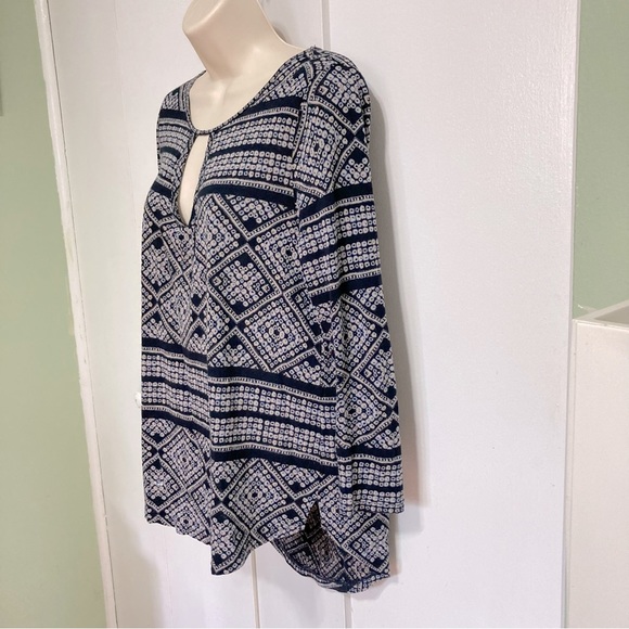 LUCKY BRAND Blue Diamond Stripe Keyhole Knit Blouse Long Sleeves Womens Medium - Picture 5 of 11